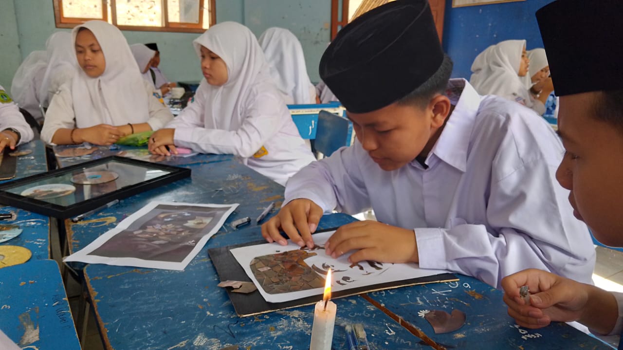 Pembuatan Produk dari Bahan Bekas